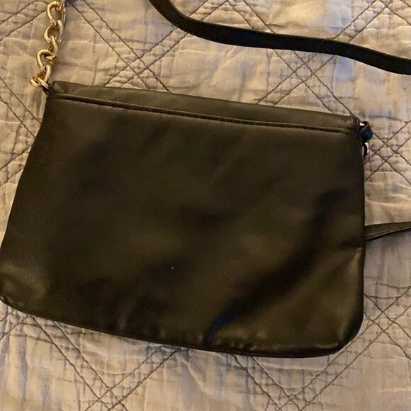 Forever 21 Bag Purse Black Gold Chain Strap Small Crossbody Faux Leather Clasp - Picture 4 of 6